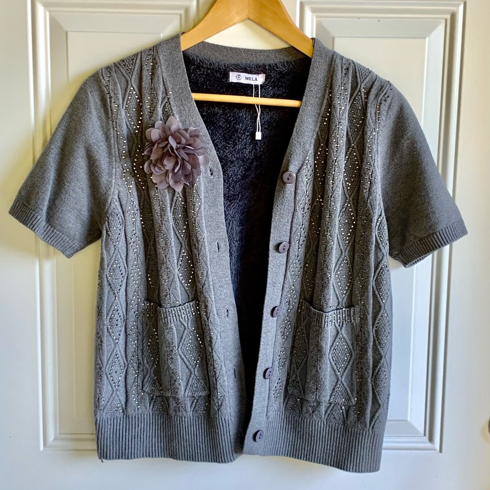 Grey Short Sleeve ‘Mela’ Cardigan with Flower Accent.  Lined with plush fleece.